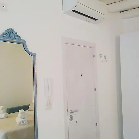 Apartment Comes *