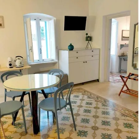 Comes Apartment *